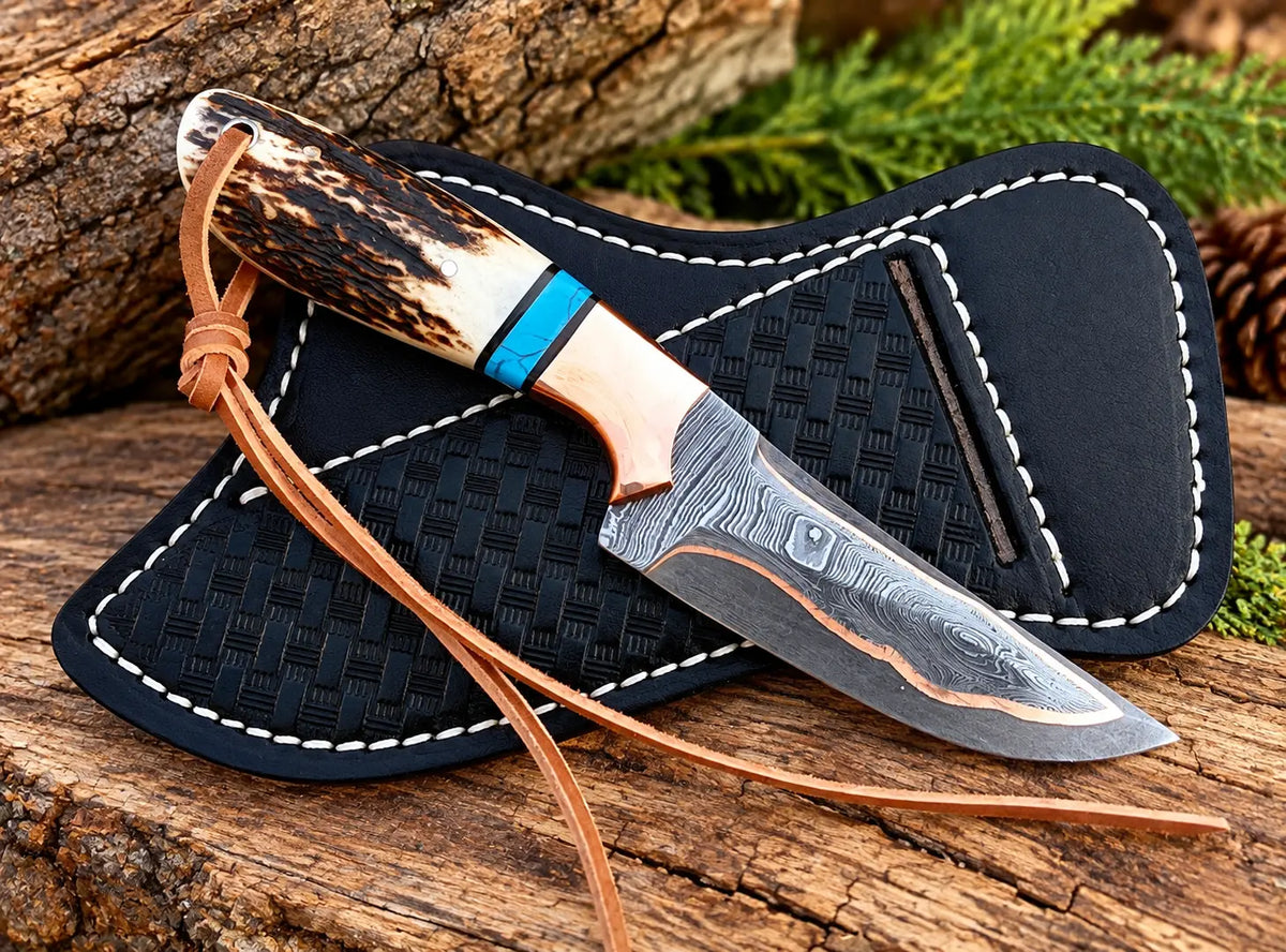 Copper Damascus blade with copper edge lining close-up on skinner knife