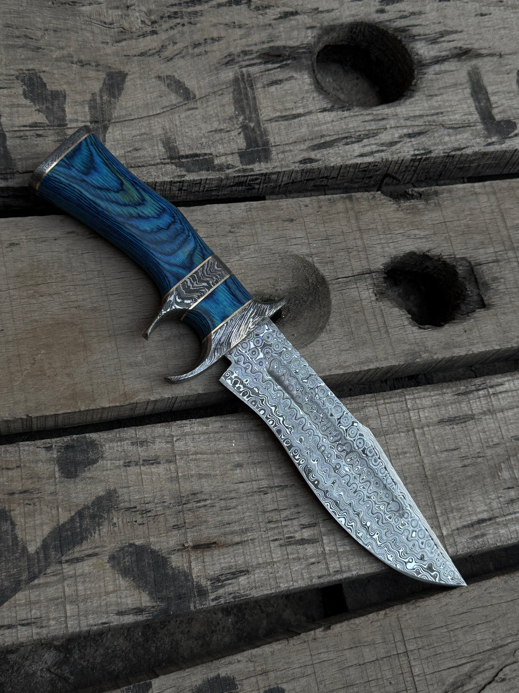 Damascus hunting knife with leather sheath