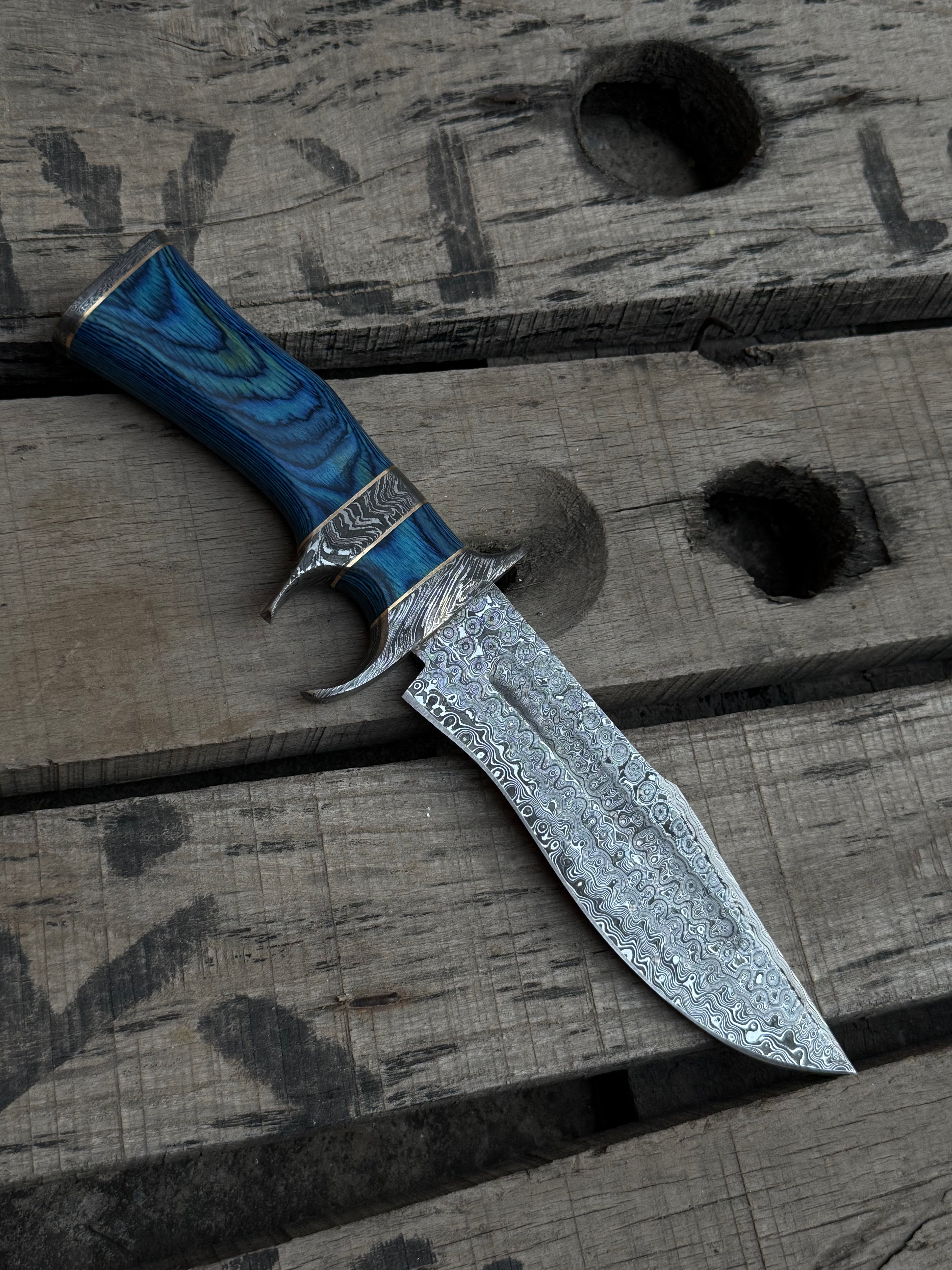 Damascus hunting knife with leather sheath