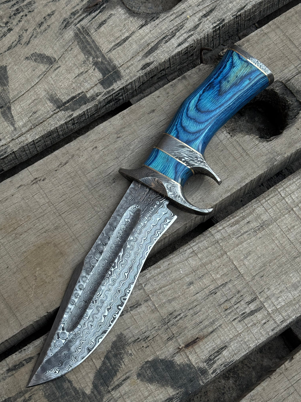 Damascus steel hunting knife outdoor use