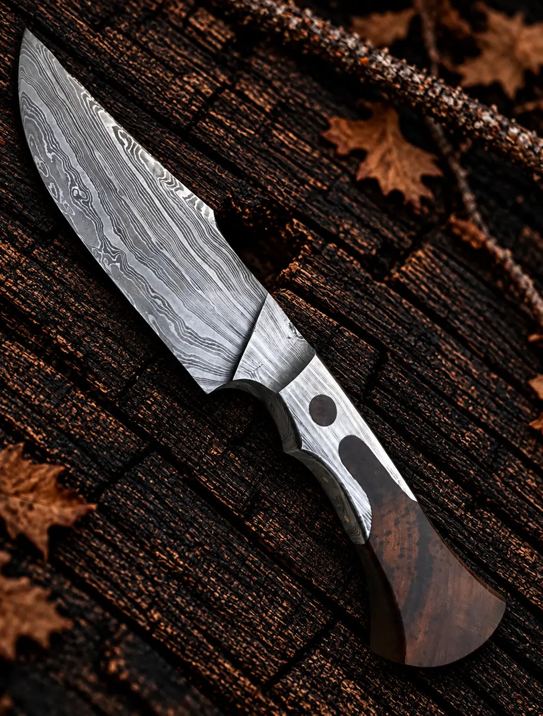 Wood-grain Damascus steel blade pattern close-up on hunting knife