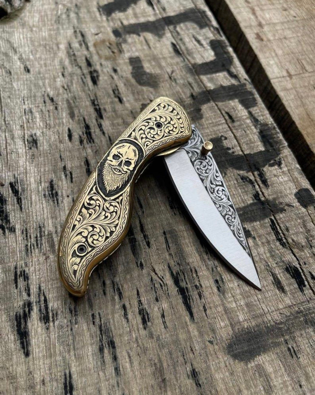 Close-up of skull handle design on folding knife