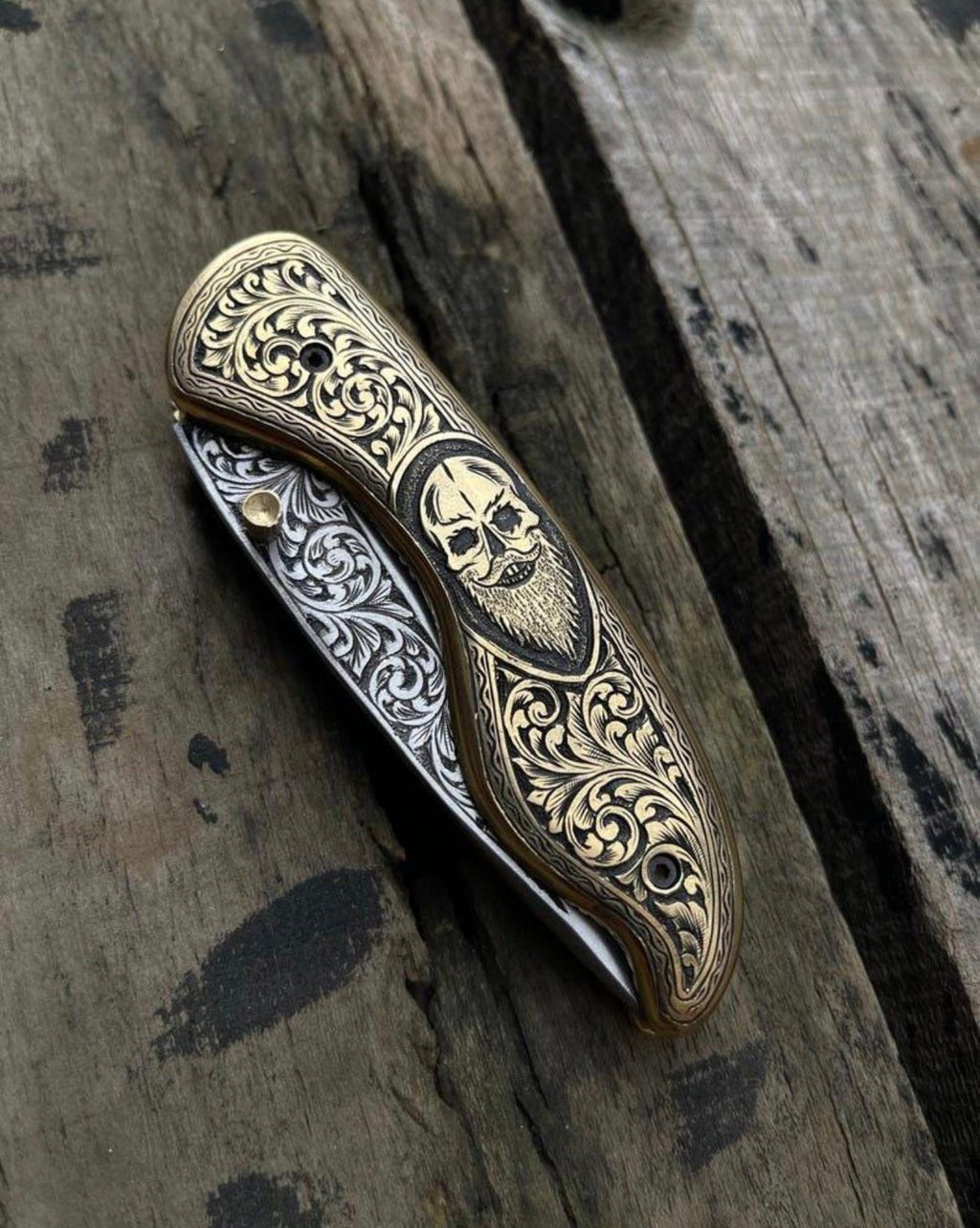 Gothic skull handle knife side profile